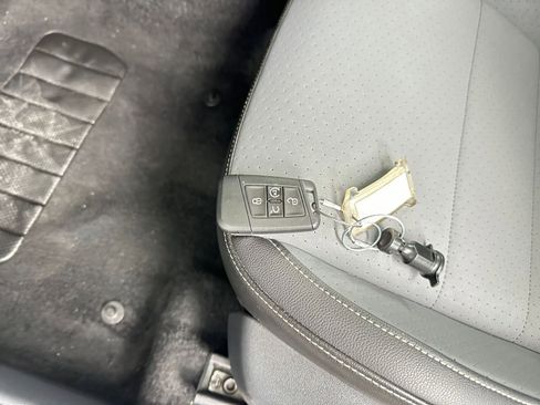 Used 2025 Volkswagen Jetta SE image 22