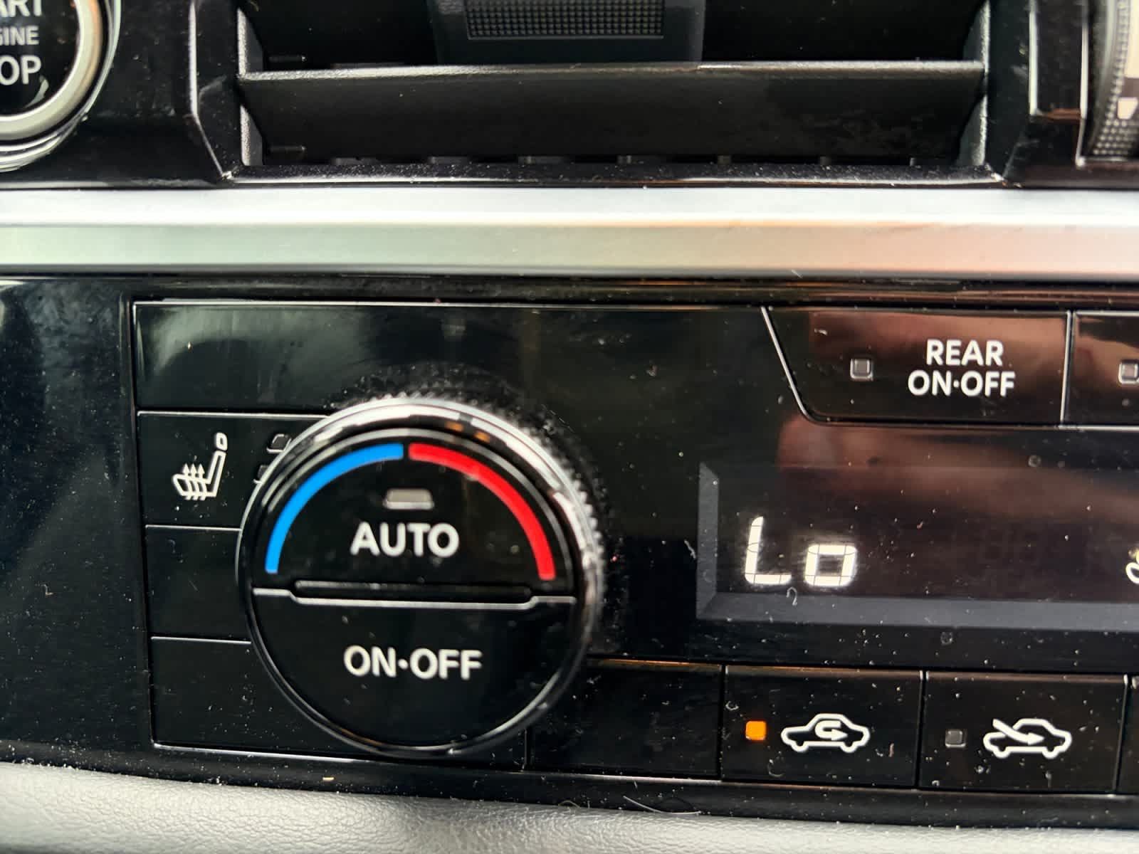 Used 2024 Nissan Pathfinder SV AWD/4WD image 29
