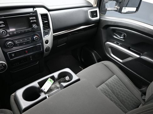 Used 2017 Nissan Titan SV AWD/4WD image 29
