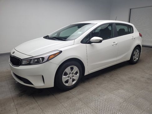 Used 2017 Kia Forte LX image 2