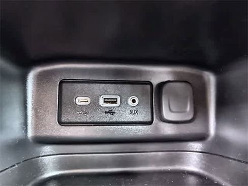 Used 2021 Chevrolet Equinox LT w/ Driver Convenience Package image 32