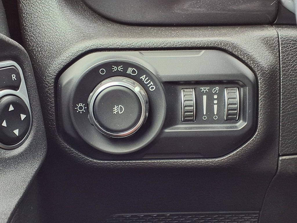 Used 2021 Jeep Wrangler Unlimited Sahara AWD/4WD image 18