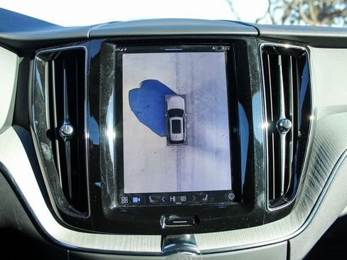 Used 2025 Volvo XC60 B5 Plus image 23