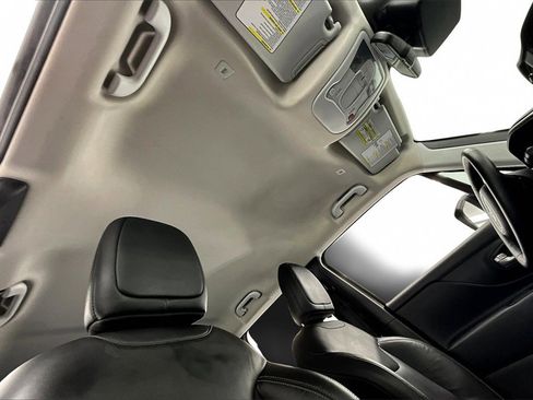 Used 2023 Jeep Renegade Limited image 22