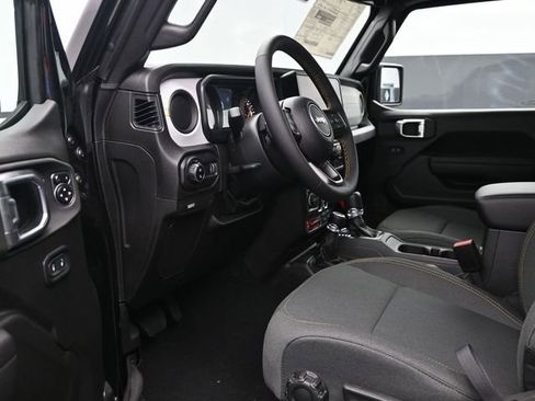 Used 2024 Jeep Gladiator Sport image 17