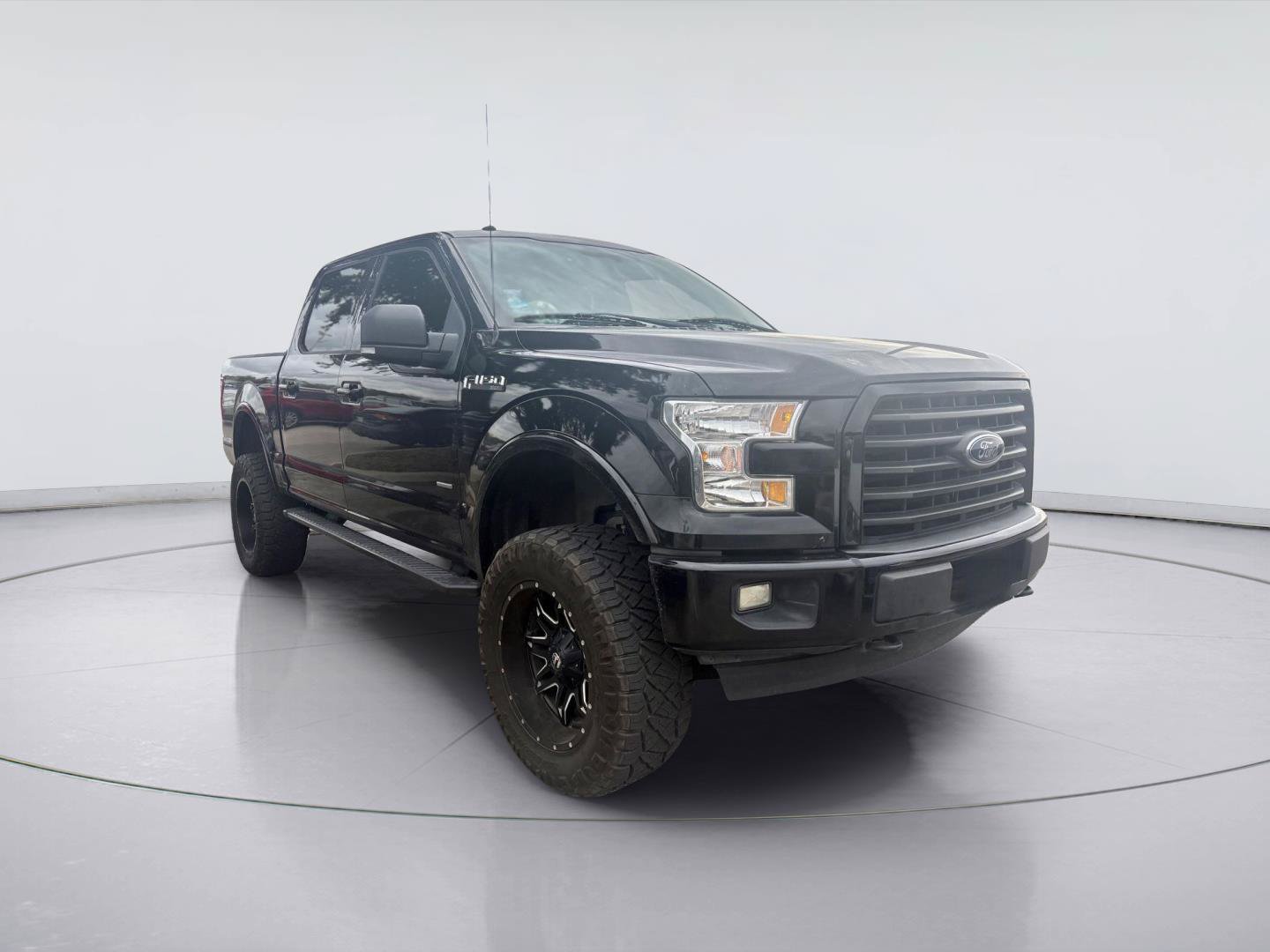 Used 2017 Ford F150 XLT w/ Equipment Group 302A Luxury AWD/4WD image 1