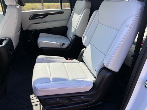 New 2026 Chevrolet Suburban Premier image 19