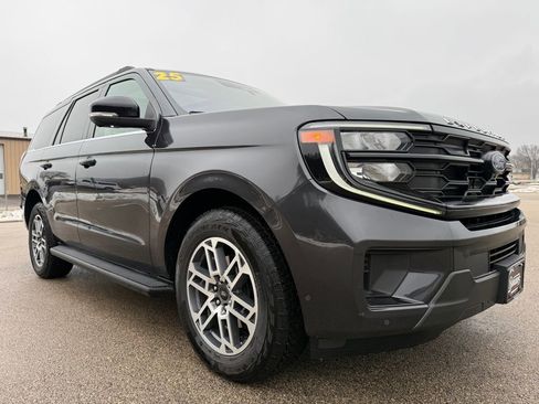 Used 2025 Ford Expedition Active image 3