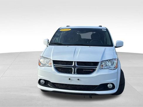 Used 2019 Dodge Grand Caravan SXT image 2