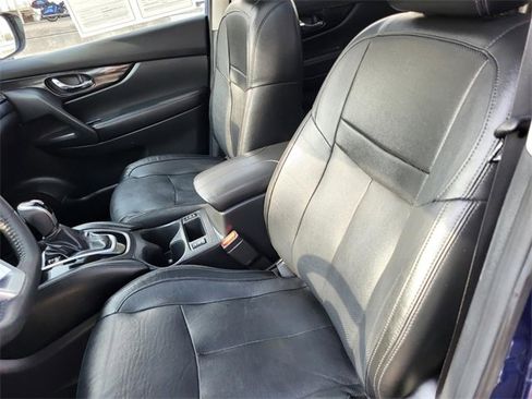 Used 2019 Nissan Rogue SL w/ Premium Package image 4