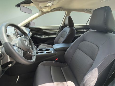Certified 2025 Nissan Altima 2.5 S FWD image 8