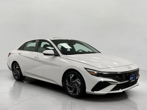 Certified 2025 Hyundai Elantra SEL image 1