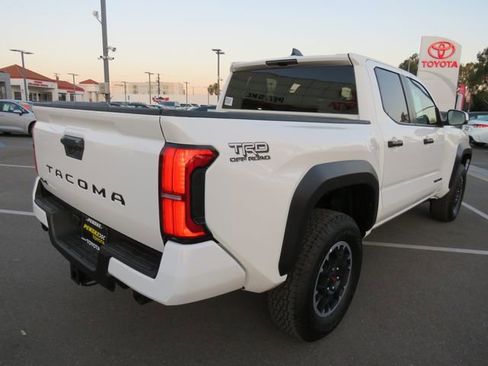 Certified 2025 Toyota Tacoma TRD Off-Road image 11