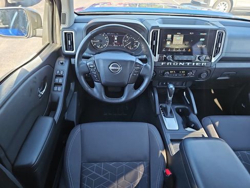 Used 2025 Nissan Frontier SV w/ SV Convenience Package AWD/4WD image 11