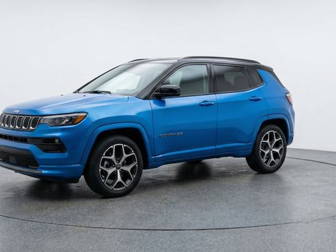 Used 2025 Jeep Compass Limited image 3