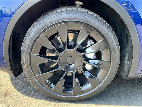 Used 2023 Tesla Model Y Long Range image 12