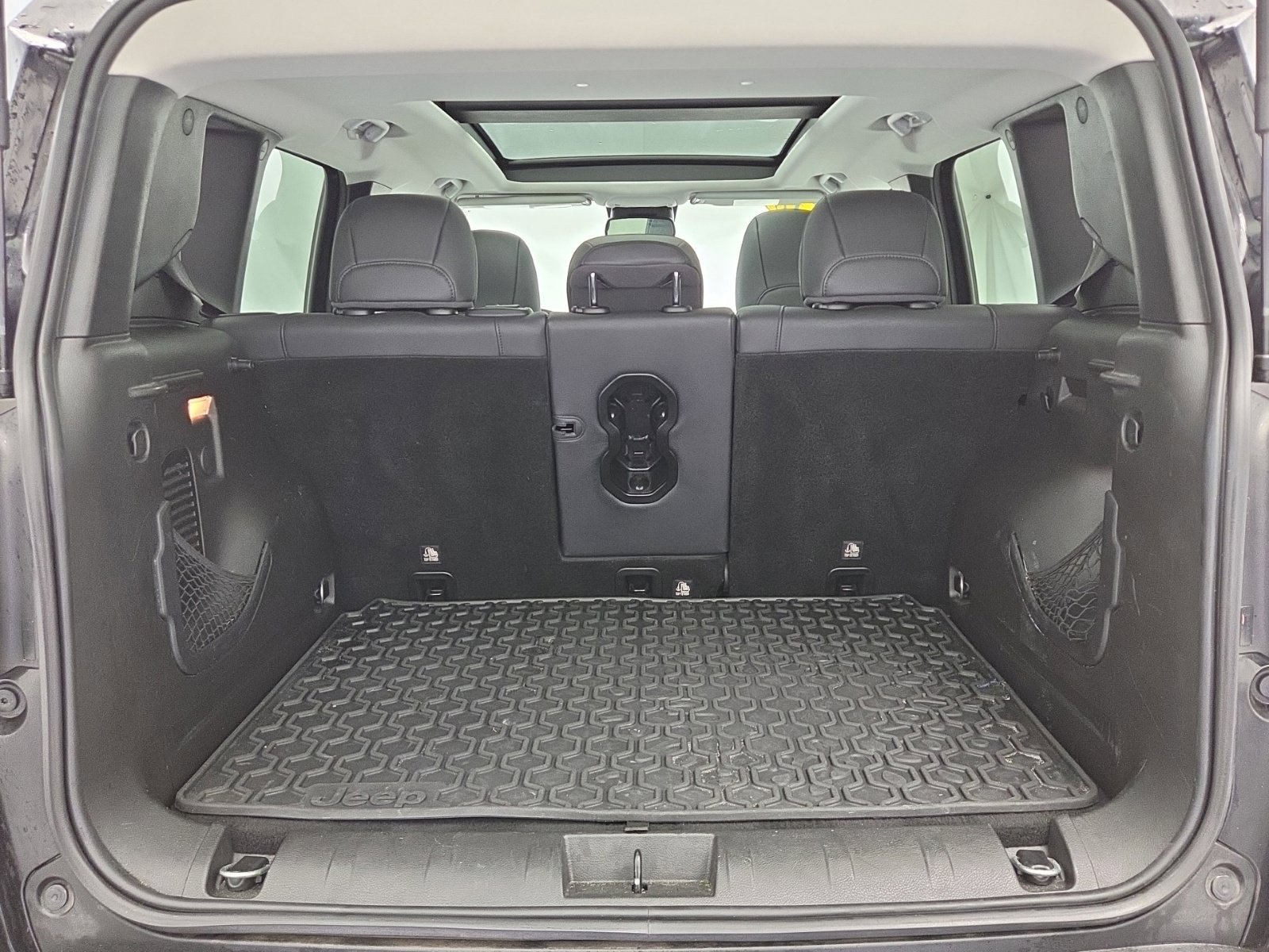 Certified 2018 Jeep Renegade Limited w/ UConnect 8.4 Nav Group AWD/4WD image 34