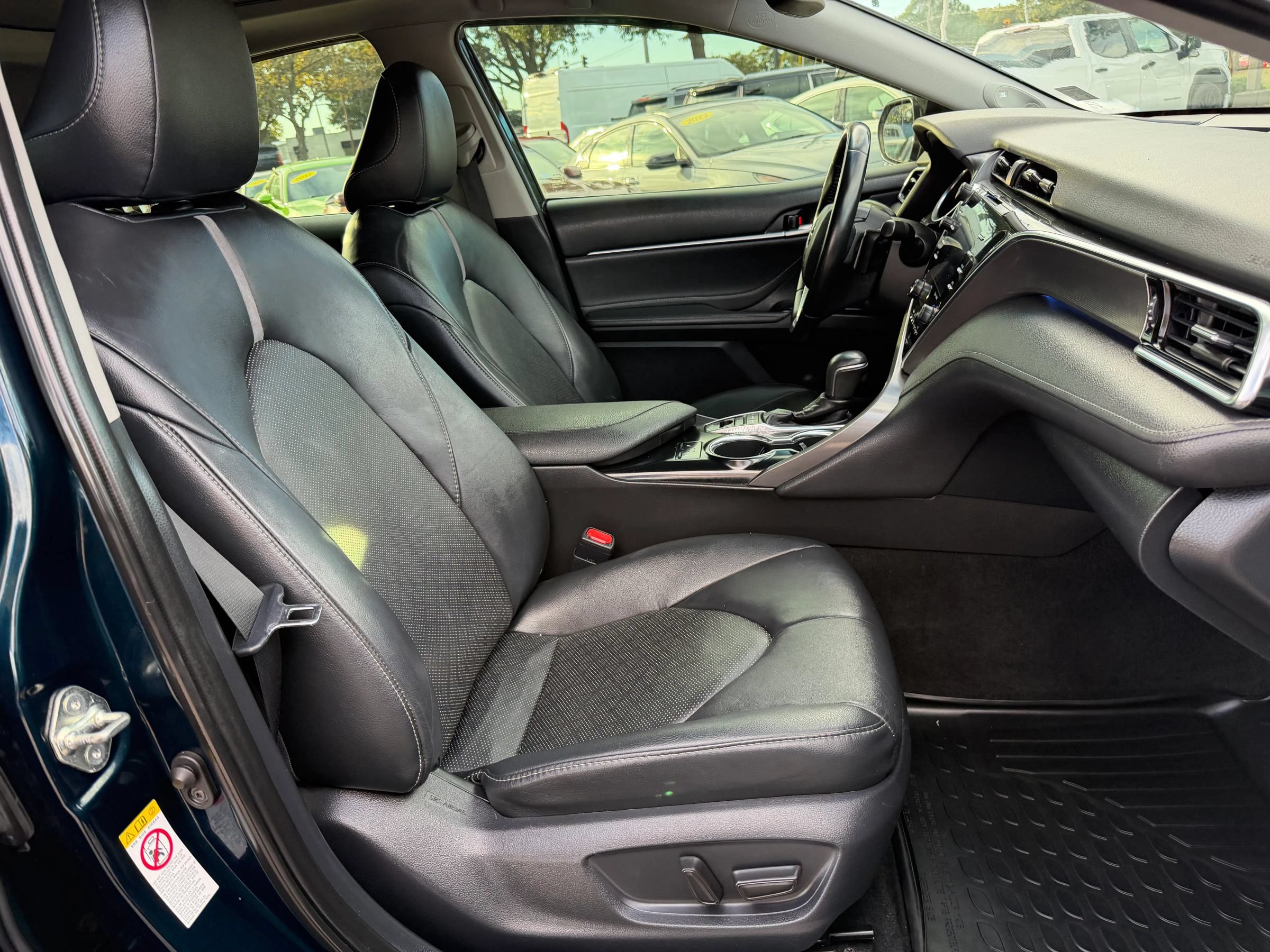 Used 2018 Toyota Camry XSE FWD image 17