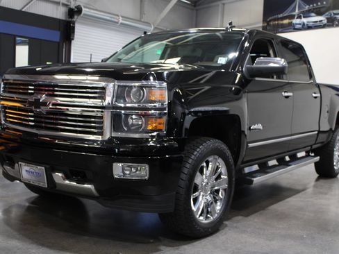 Used 2015 Chevrolet Silverado 1500 High Country w/ High Country Premium Package AWD/4WD image 5