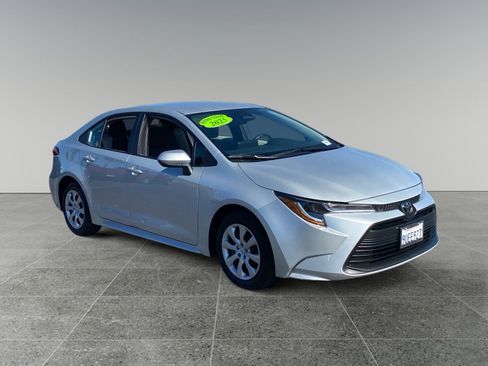 Used 2025 Toyota Corolla LE image 7