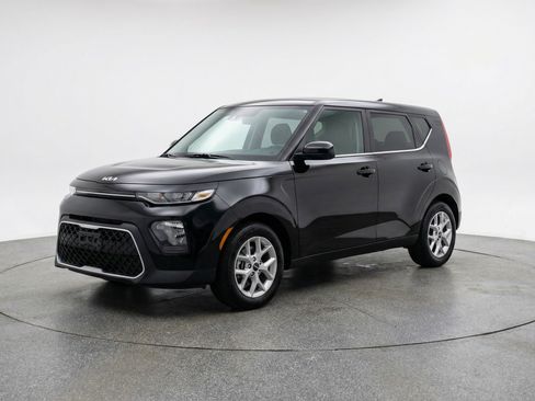 Used 2025 Kia Soul LX w/ LX Technology Package FWD image 3