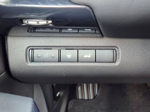 Used 2025 Nissan Pathfinder SV FWD image 22