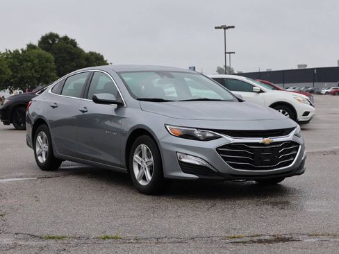 Used 2025 Chevrolet Malibu LS FWD image 4