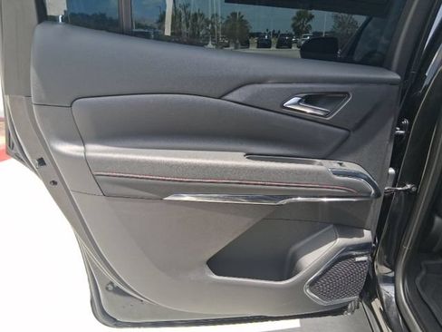 Used 2025 Chevrolet Traverse RS w/ LPO, Floor Liner Package FWD image 15