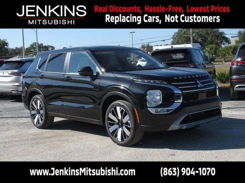 New 2025 Mitsubishi Outlander SE image 1