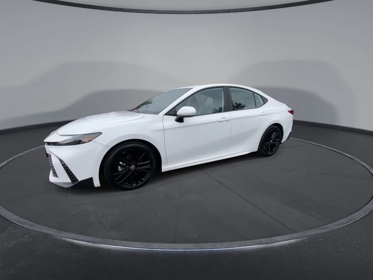 Certified 2025 Toyota Camry SE FWD image 4