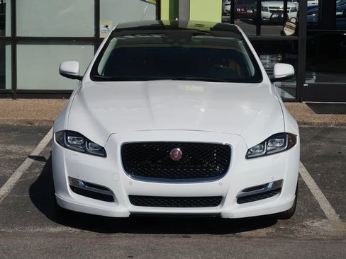 Used 2019 Jaguar XJ R-Sport RWD image 3