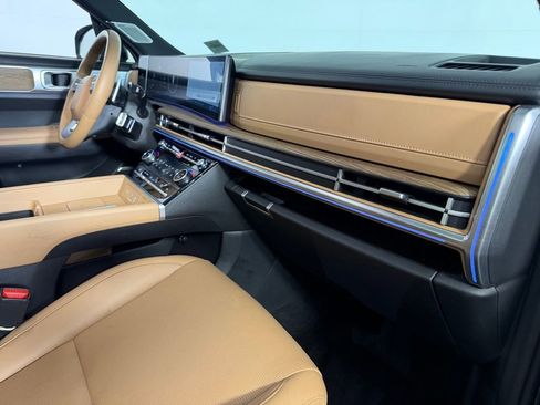 Used 2025 Hyundai Santa Fe Limited image 35