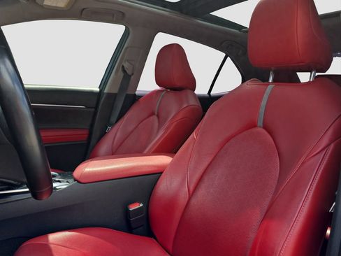 Used 2018 Toyota Camry XSE FWD image 7