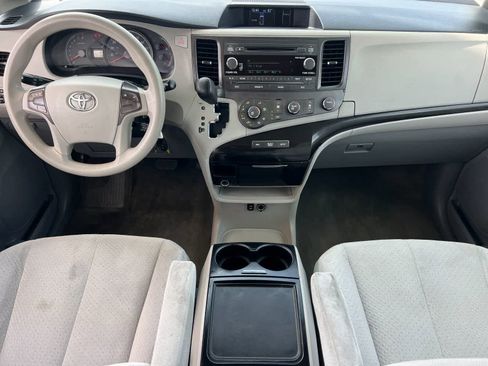 Used 2012 Toyota Sienna LE FWD image 4