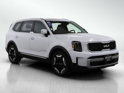 Used 2023 Kia Telluride EX w/ EX Captain's Chair Package image 8