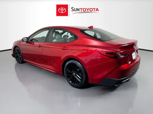Used 2025 Toyota Camry SE w/ Convenience Package FWD image 5