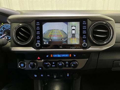 Used 2022 Toyota Tacoma Limited w/ Black Out Package (TMS) AWD/4WD image 17
