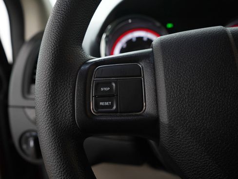Used 2018 Dodge Grand Caravan SE FWD image 26