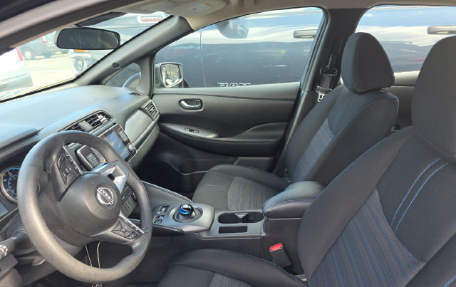 Used 2025 Nissan Leaf S FWD image 5