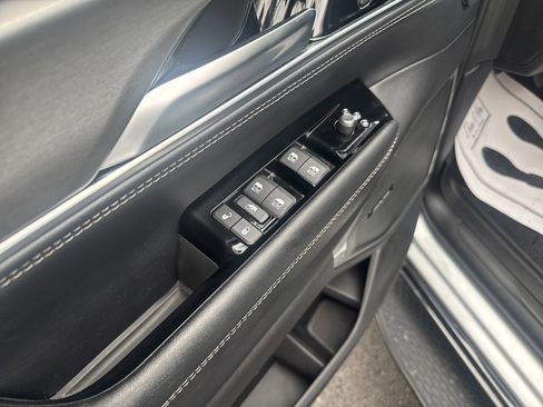 Used 2024 Jeep Wagoneer L Series II image 17