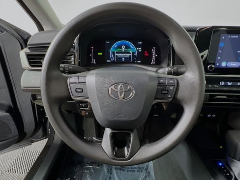 Used 2025 Toyota Camry LE image 18