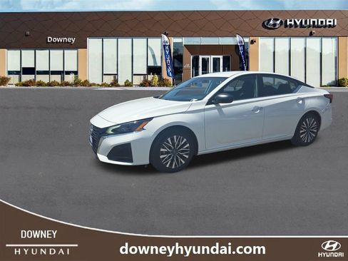 Used 2025 Nissan Altima 2.5 SV FWD image 1