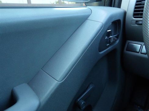 Used 2018 Nissan Frontier S image 25