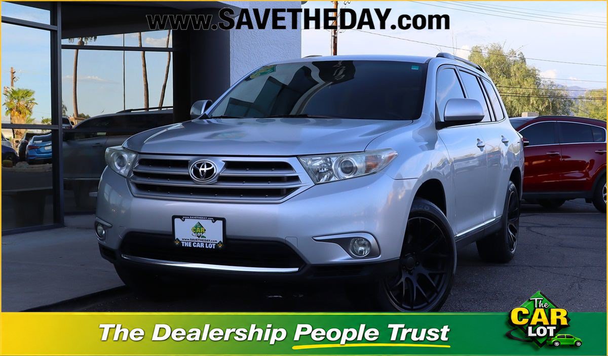 Used 2013 Toyota Highlander Plus FWD image 1