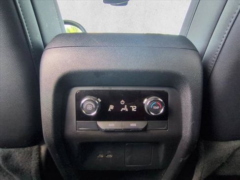 Used 2026 Chevrolet Traverse LT FWD image 16