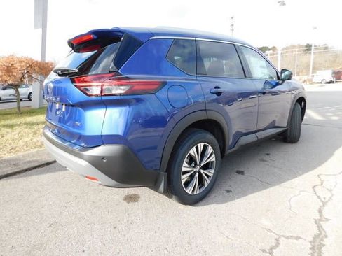 Used 2021 Nissan Rogue SV w/ Premium Package FWD image 3
