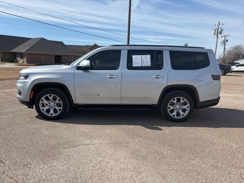 Used 2022 Jeep Wagoneer Series II image 2