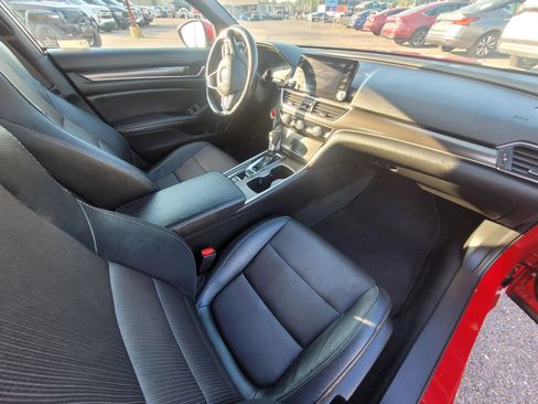 Used 2019 Honda Accord Sport image 3
