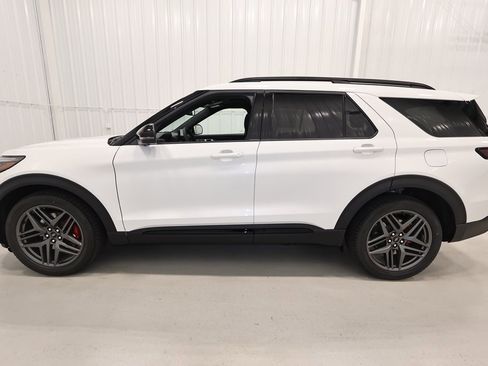 New 2026 Ford Explorer ST w/ Sun And Sound Package image 5