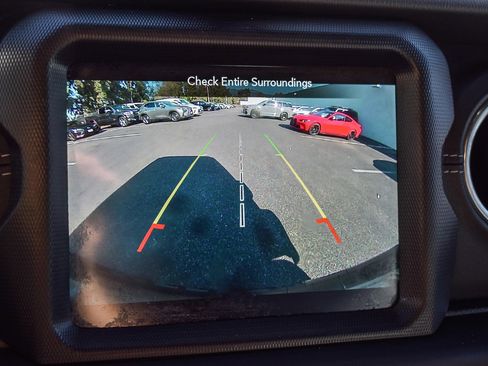 Used 2018 Jeep Wrangler Unlimited Sahara image 20